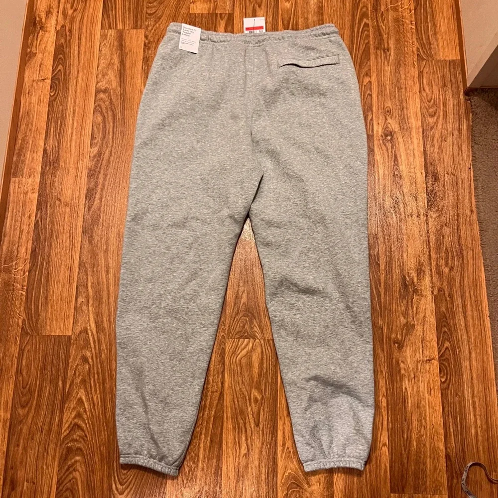 New Nike Club Fleece Joggers Mens Large Gray Sweatpants FN3808-063